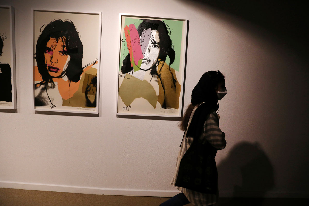 Los iraníes acuden en masa a una exposición de arte pop estadounidense en Teherán