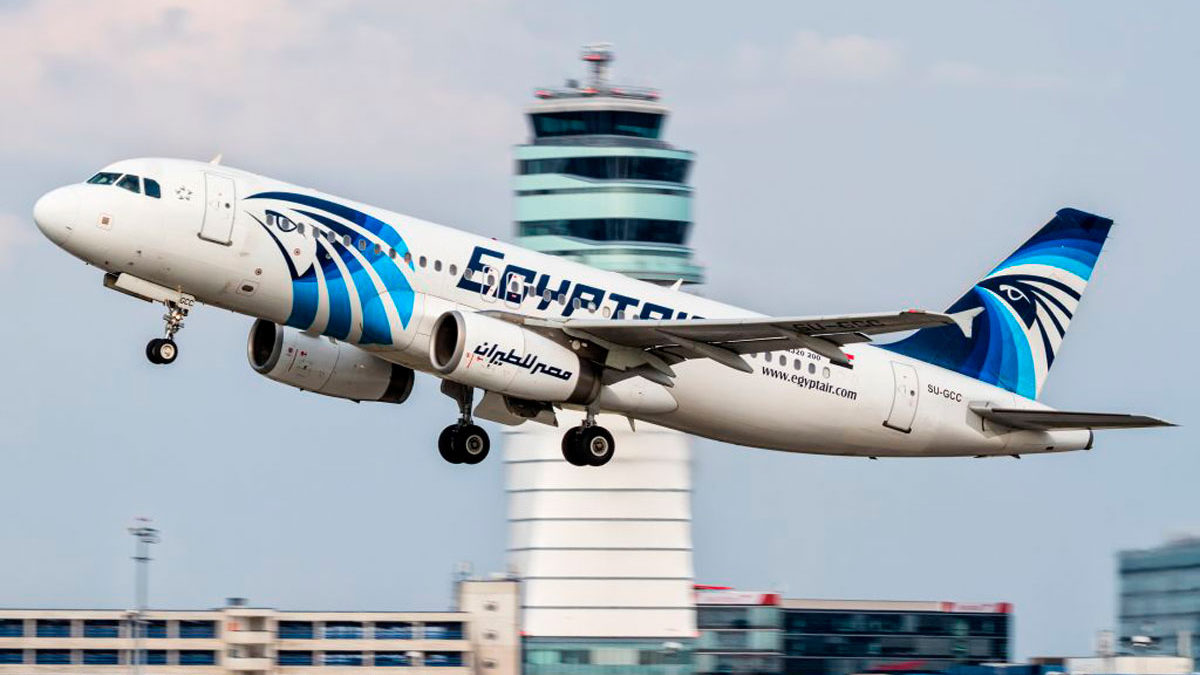 Un vuelo de EgyptAir con destino a Moscú regresa a El Cairo tras amenaza a bordo