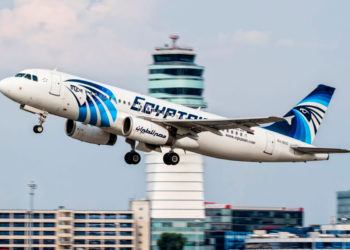 Un vuelo de EgyptAir con destino a Moscú regresa a El Cairo tras amenaza a bordo
