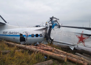 Avión ruso que transportaba paracaidistas se estrella: 16 personas muertas