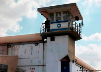 Cientos de terroristas encarcelados en Israel inician una huelga de hambre