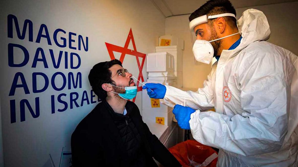 Expertos sanitarios israelíes piden vigilancia ante el temor de una quinta ola de COVID