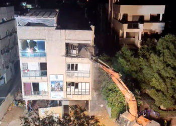 Edificio de apartamentos en Ra'anana demolido en medio de temores de derrumbe