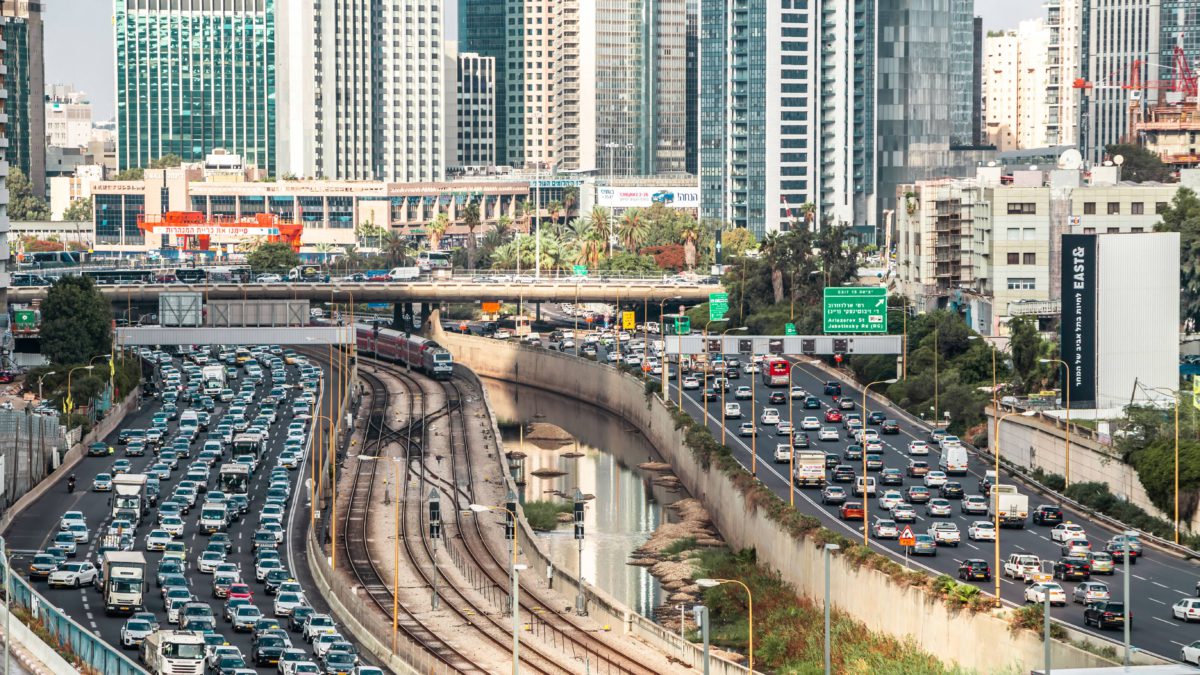 El Ministerio de Transportes de Israel planea reducir el uso de automóviles a la mitad