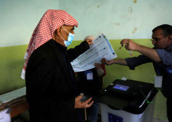 Iraquíes votan en las elecciones generales: una prueba para el sistema democrático