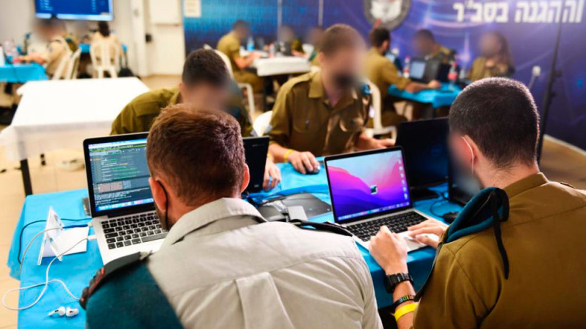 La Academia de Ciberdefensa de las FDI da la bienvenida a los primeros cadetes autistas
