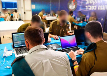 La Academia de Ciberdefensa de las FDI da la bienvenida a los primeros cadetes autistas