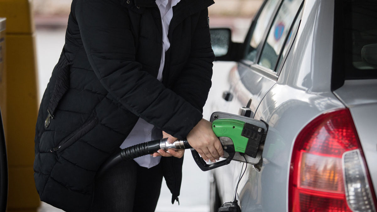 El precio de la gasolina subirá a medianoche y alcanzará su máximo en tres años