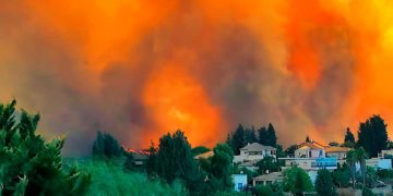 Incendio forestal cerca de Jerusalén continúa ardiendo fuera de control