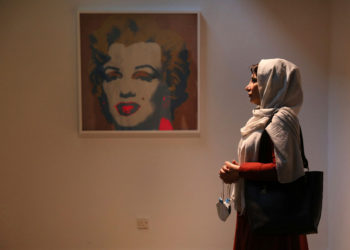 Los iraníes acuden en masa a una exposición de arte pop estadounidense en Teherán