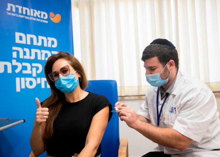 Mujeres israelíes piden que se examine la relación entre la menstruación y las vacunas contra el COVID
