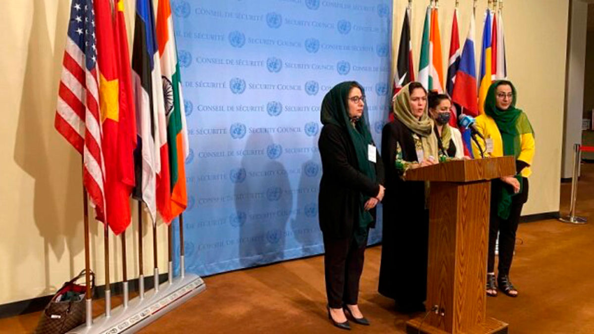 Mujeres afganas arremeten contra los talibanes en la ONU