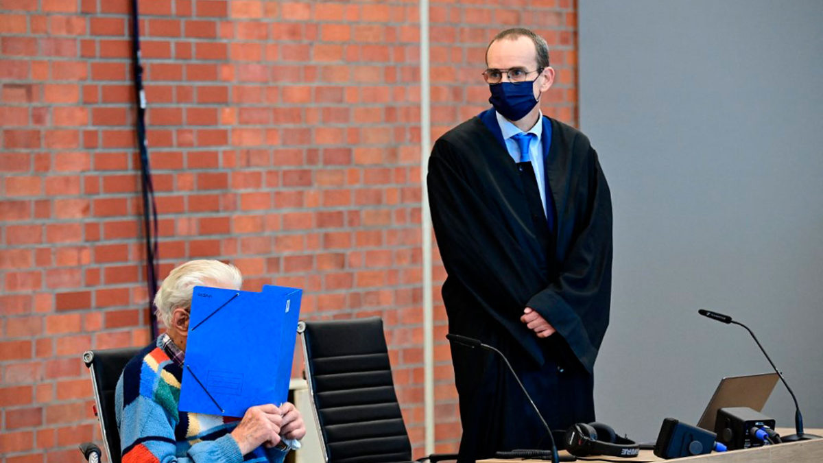 Ex guardia nazi de 100 años se declara inocente ante la corte alemana
