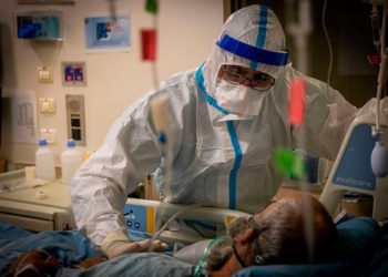 El total de muertes por COVID en Israel se acerca a los 8 mil