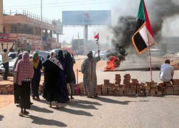 General de Sudán declara estado de emergencia tras el golpe de Estado