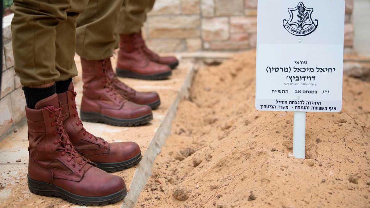 El primer paracaidista caído de las FDI es enterrado en Israel: 73 años después de su muerte