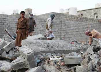 Miles de yemeníes en un distrito asediado por los hutíes corren el riesgo de morir de hambre