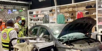 4 heridos al estrellarse un coche en un centro comercial del norte de Israel