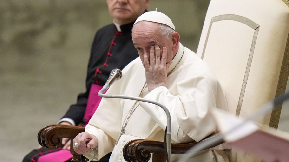 Bergoglio expresa su "vergüenza" tras el informe de abusos sexuales a menores en la iglesia católica de Francia