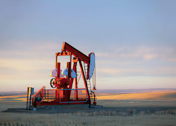 Industria petrolera canadiense enfrenta resistencia en todos los frentes