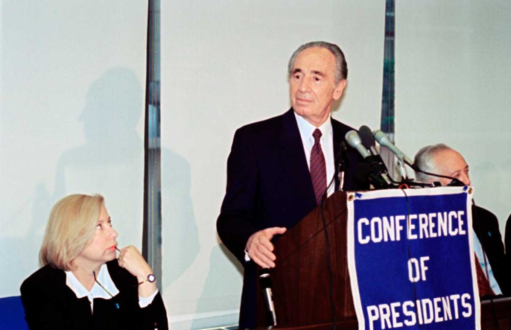 Ex diputada laborista dice que Shimon Peres la agredió sexualmente en la década de 1980
