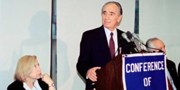 Ex diputada laborista dice que Shimon Peres la agredió sexualmente en la década de 1980