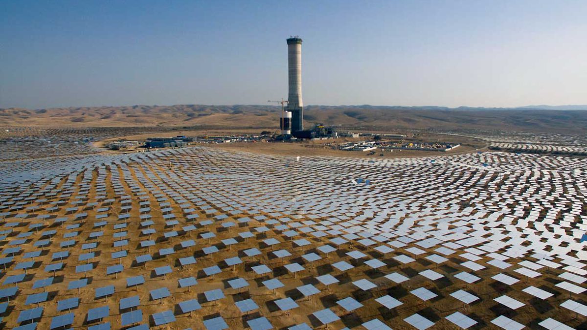 Científicos instan a acelerar el cambio a las energías renovables en Oriente Medio