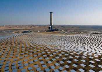 Científicos instan a acelerar el cambio a las energías renovables en Oriente Medio