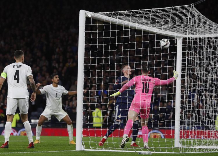 Escocia derrota a Israel por 3-2 en el minuto 93 de partido crucial para clasificar al mundial