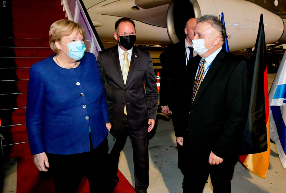 Merkel llega a Israel en su visita de despedida como canciller