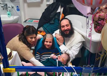 Niña judía británica de 2 años Alta Fixsler es desconectada del soporte vital