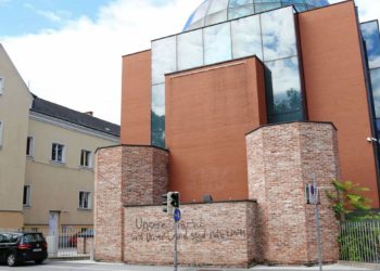 Austria encarcela a un sirio por vandalizar una sinagoga y amenazar a un líder judío