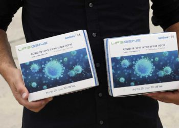 Llegan a Israel millones de kits de pruebas de coronavirus para escolares