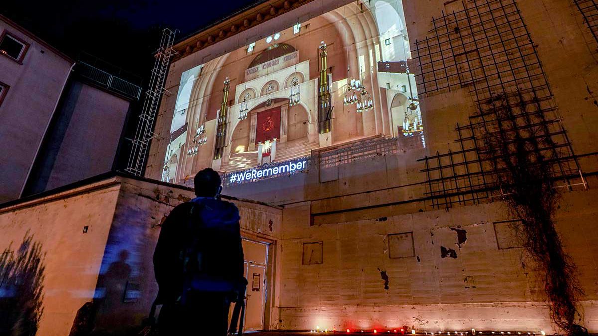 Ciudades alemanas proyectan imágenes de sinagogas destruidas para conmemorar la Kristallnacht
