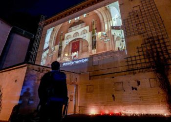 Ciudades alemanas proyectan imágenes de sinagogas destruidas para conmemorar la Kristallnacht