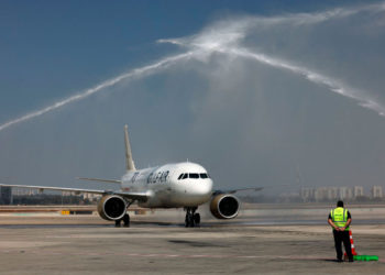 Avión con destino a Israel aterriza de emergencia con un solo motor en la India