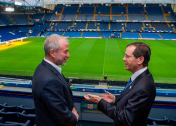 Herzog elogia al dueño del Chelsea FC por sus esfuerzos para combatir el antisemitismo