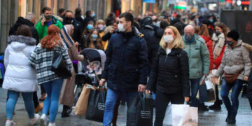 Los casos de COVID baten récords en toda Europa mientras el invierno se impone