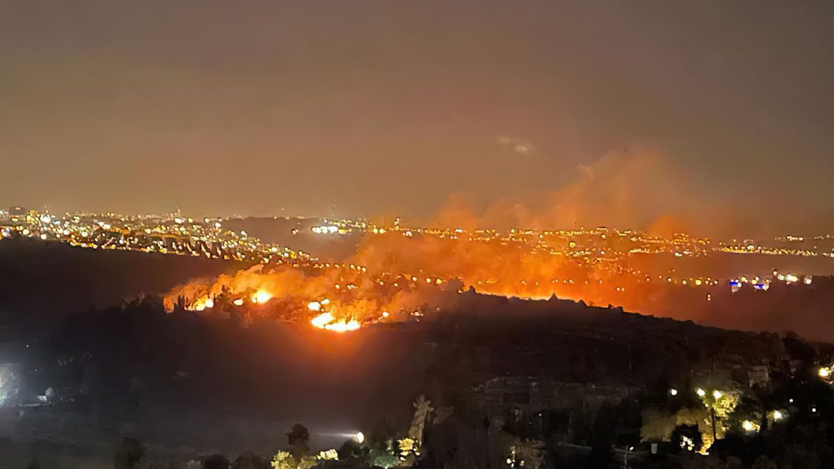 Decenas de familias evacuadas mientras los incendios forestales arden en todo el país