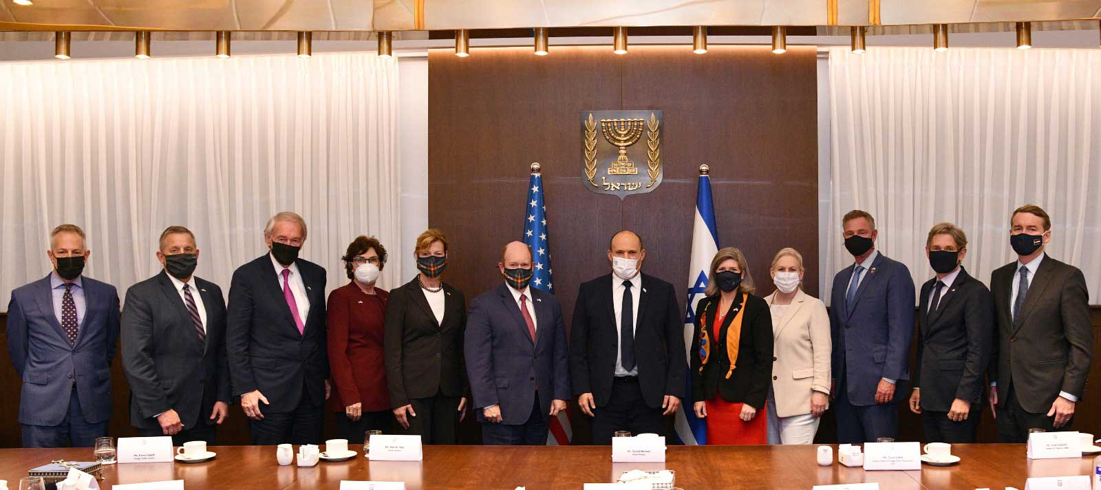 El primer ministro Bennett se reúne con legisladores estadounidenses en Jerusalén
