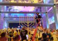 Los judíos del Golfo celebran Jánuca con ceremonias de encendido de velas