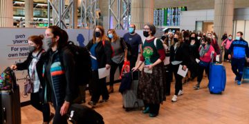 Israel aprueba la entrada de turistas sin la tercera dosis de la vacuna contra el COVID