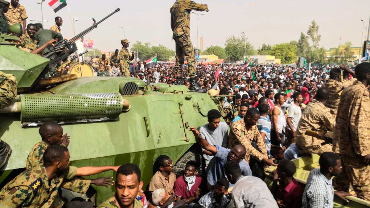 Arabia Saudita y los EAU condenan públicamente el golpe de Estado en Sudán