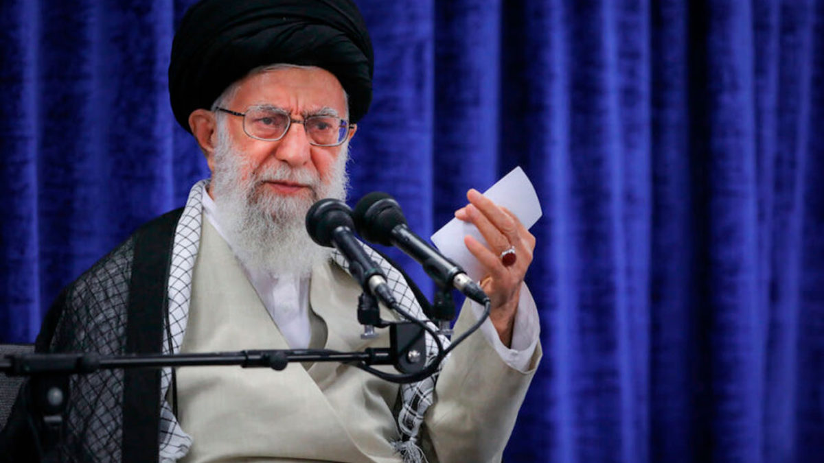 Sitios web iraníes hackeados para muestran mensajes de “muerte a Jamenei”