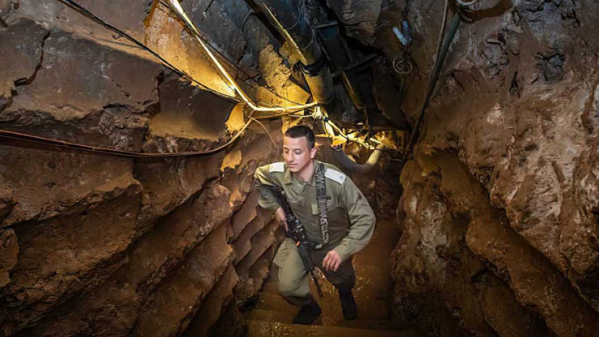 Miembros del Parlamento Europeo recorren los túneles terroristas de Hezbolá