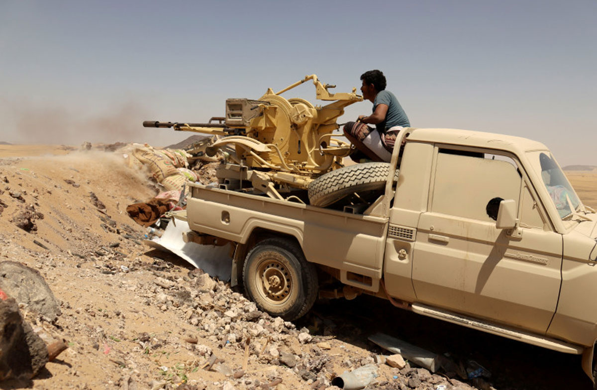 Ataque con misiles de los hutíes mata a 29 civiles en Yemen