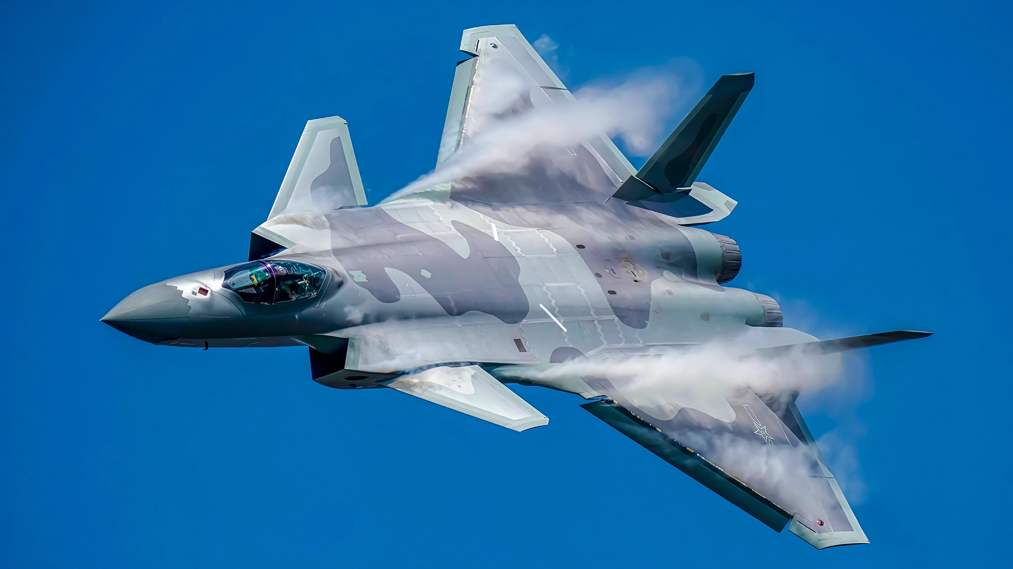 El caza J-20 de China no es rival para el F-22 y el F-35