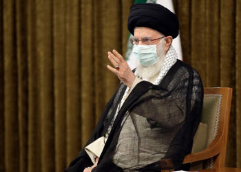 Irán prohíbe periódico que insinuó que Jamenei es responsable de la pobreza