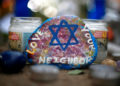 El documental sobre el peor ataque antisemita en EE.UU. revela la valentía bajo fuego