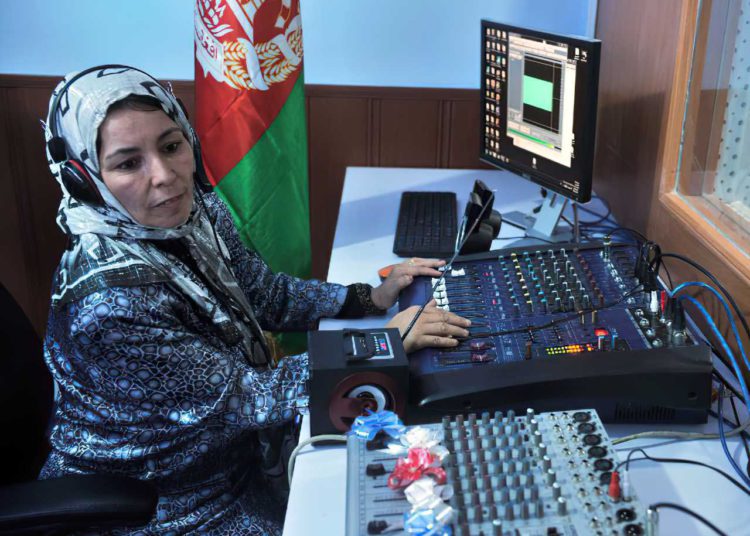 Los talibanes prohíben programas de televisión protagonizados por actrices